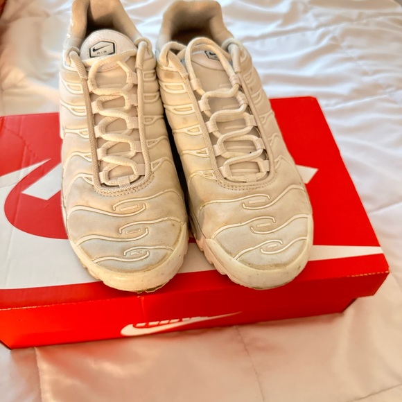 Nike Air Max Plus - Picture 2 of 4